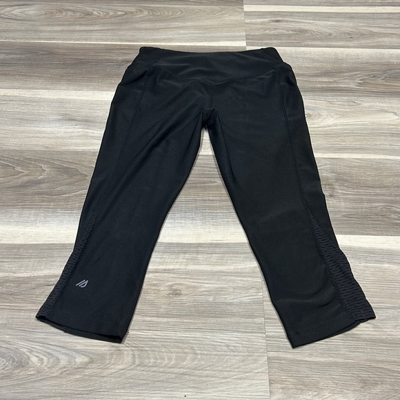 Eddie Bauer black capris size  small - Picture 8 of 10